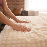 CloudHug Bubble Plush Blanket